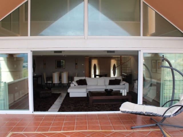3 bedroom Penthouse for rent in Nueva Andalucia, Marbella with pool garage - € 3,950 (Ref: 9471466)