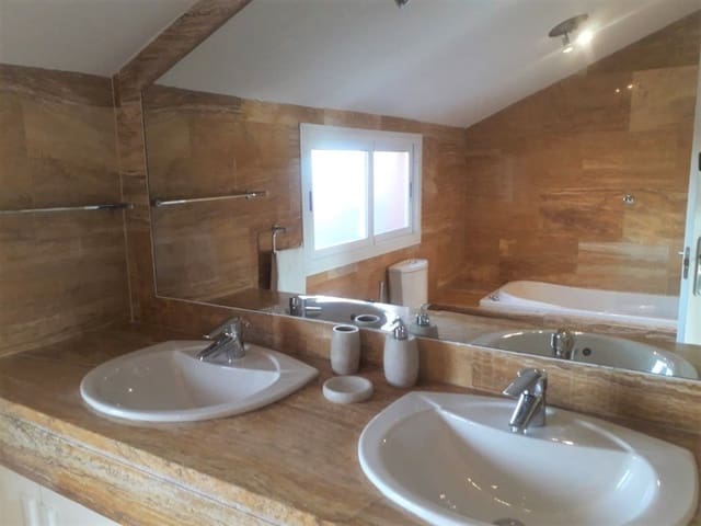 3 bedroom Penthouse for rent in Nueva Andalucia, Marbella with pool garage - € 3,500 (Ref: 9471467)