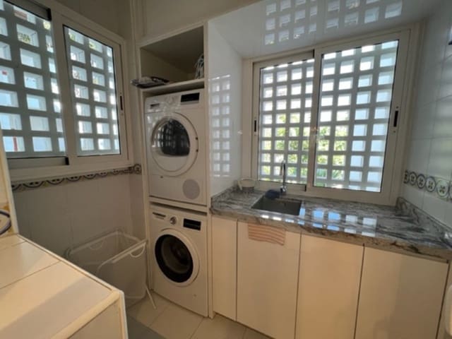 2 makuuhuone Huoneisto vuokrattavana paikassa Costalita, Estepona mukana uima-altaan 
autotalli - 1 900 € (Ref: 9471468)