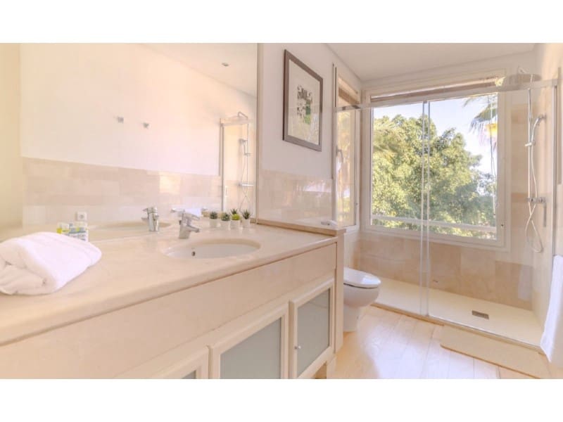 3 quarto Penthouse para arrendar em Marbella com piscina garagem - 6 000 € (Ref: 9471471)