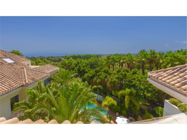 3 quarto Penthouse para arrendar em Marbella Centro, Marbella com piscina garagem - 6 000 € (Ref: 9471471)