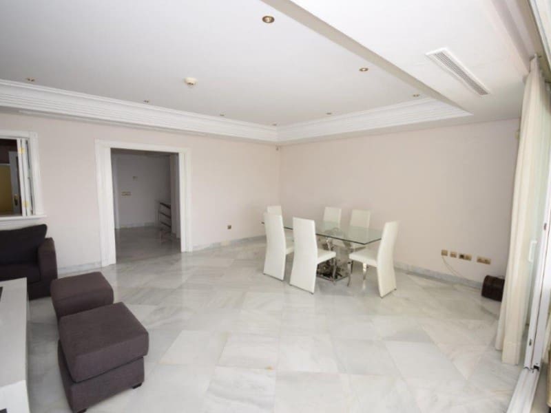 2 makuuhuone Huoneisto vuokrattavana paikassa Marbella mukana uima-altaan 
autotalli - 3 000 € (Ref: 9471472)