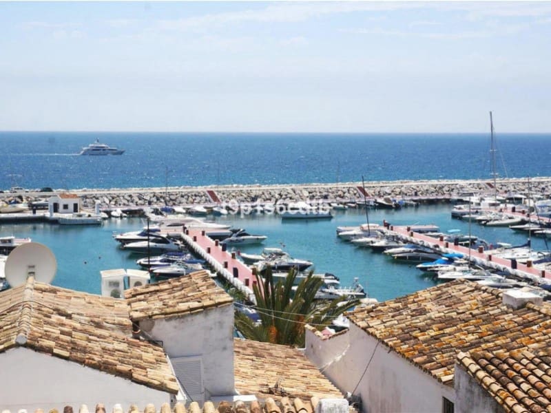 3 bedroom Apartment for rent in Nueva Andalucia - € 3,500 (Ref: 9471474)