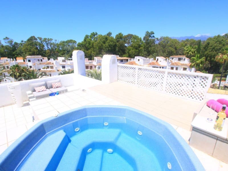 5 soveværelse Penthouse til leje i Elviria med swimmingpool garage - € 2.500 (Ref: 9471478)