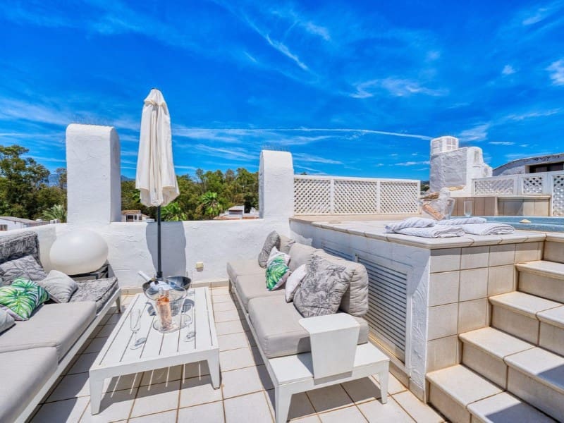 5 soveværelse Penthouse til leje i Elviria med swimmingpool garage - € 2.500 (Ref: 9471478)