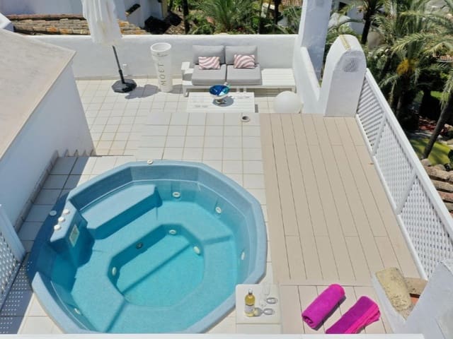 5 soveværelse Penthouse til leje i Elviria, Marbella med swimmingpool garage - € 2.500 (Ref: 9471478)