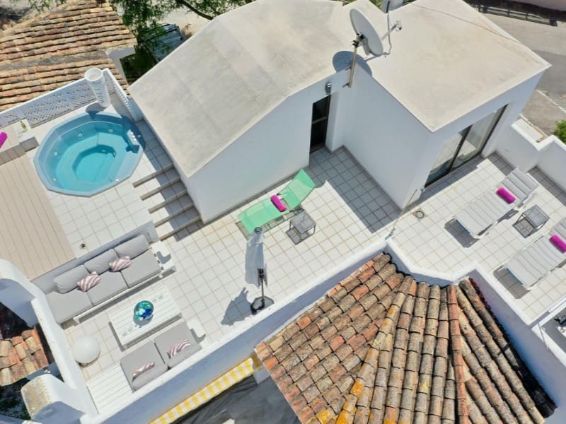 5 soveværelse Penthouse til leje i Elviria med swimmingpool garage - € 2.500 (Ref: 9471478)