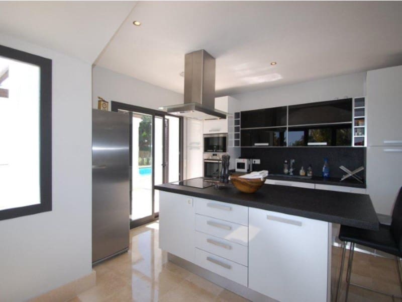 5 soverom Villa til leie i Marbella med svømmebasseng garasje - € 14 000 (Ref: 9471479)