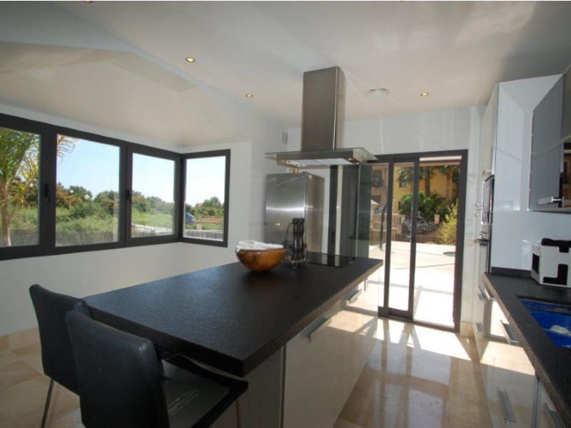 5 soverom Villa til leie i Marbella med svømmebasseng garasje - € 14 000 (Ref: 9471479)