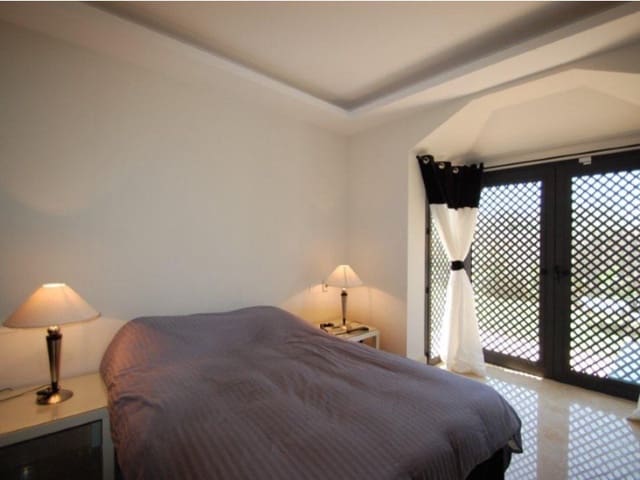 5 sypialnia Willa do wynajęcia w Marbella Centro, Marbella z basenem garażem - 14 000 € (Ref: 9471479)