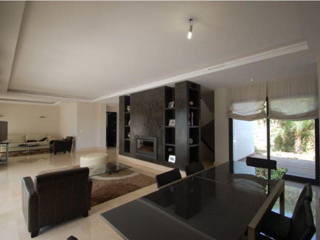 5 sypialnia Willa do wynajęcia w Marbella Centro, Marbella z basenem garażem - 14 000 € (Ref: 9471479)