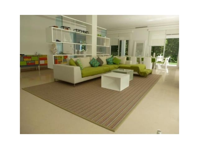 Chalet de 5 habitaciones en San Pedro de Alcantara, Marbella en alquiler con piscina garaje - 12.500 € (Ref: 9471481)