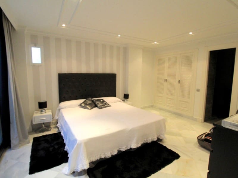 4 bedroom Apartment for rent in Nueva Andalucia with pool garage - € 12,000 (Ref: 9471482)