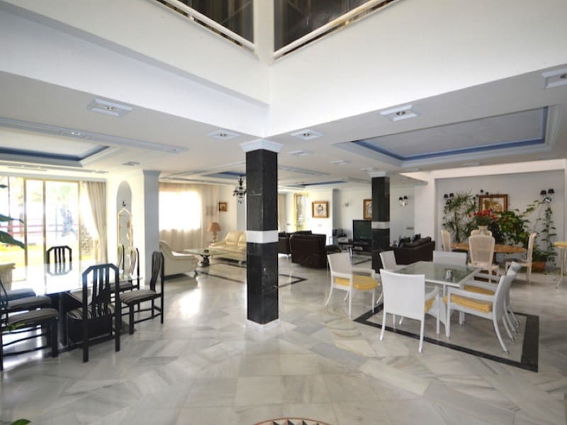 4 bedroom Apartment for rent in Nueva Andalucia with pool garage - € 12,000 (Ref: 9471482)