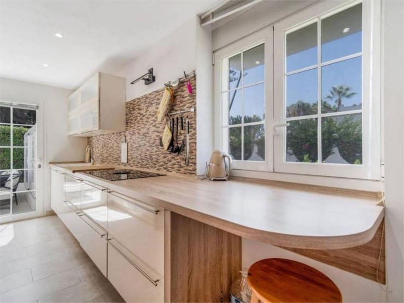 4 soverom Leilighet til leie i Marbella - € 2 250 (Ref: 9473138)