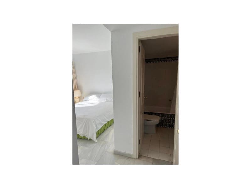 2 bedroom Flat for rent in Nueva Andalucia with pool garage - € 2,200 (Ref: 9473140)