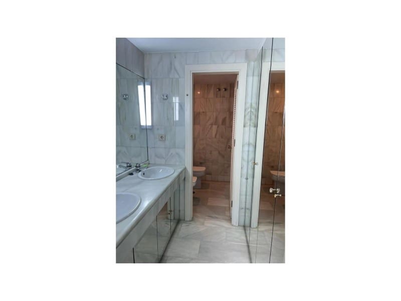 2 bedroom Flat for rent in Nueva Andalucia with pool garage - € 2,200 (Ref: 9473140)