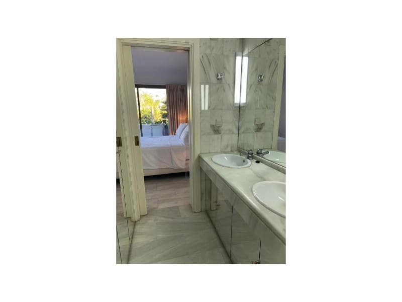 2 bedroom Flat for rent in Nueva Andalucia with pool garage - € 2,200 (Ref: 9473140)