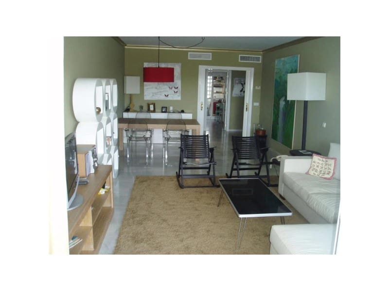 3 makuuhuone Asunto vuokrattavana paikassa San Pedro de Alcantara mukana 
autotalli - 2 200 € (Ref: 9473142)