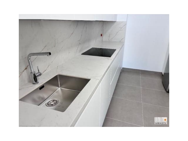 Penthouse de 3 chambres à louer à Estepona Pueblo, Estepona - 2 800 € (Ref: 9473201)