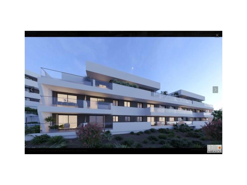 Penthouse de 3 chambres à louer à Estepona - 2 800 € (Ref: 9473201)