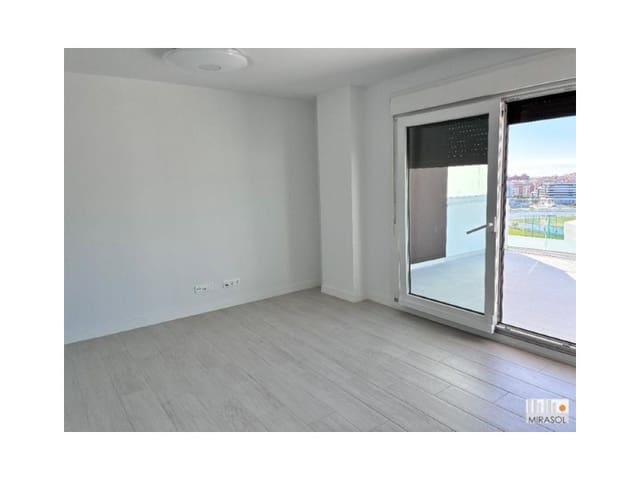 Penthouse de 3 chambres à louer à Estepona Pueblo, Estepona - 2 800 € (Ref: 9473201)