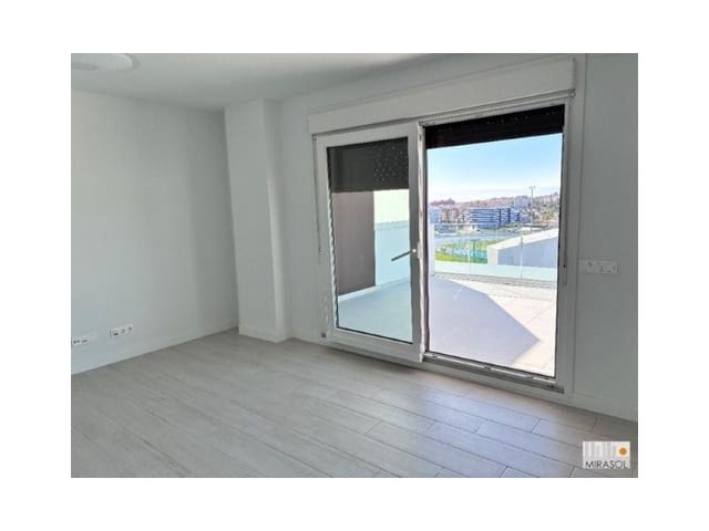 Penthouse de 3 chambres à louer à Estepona Pueblo, Estepona - 2 800 € (Ref: 9473201)