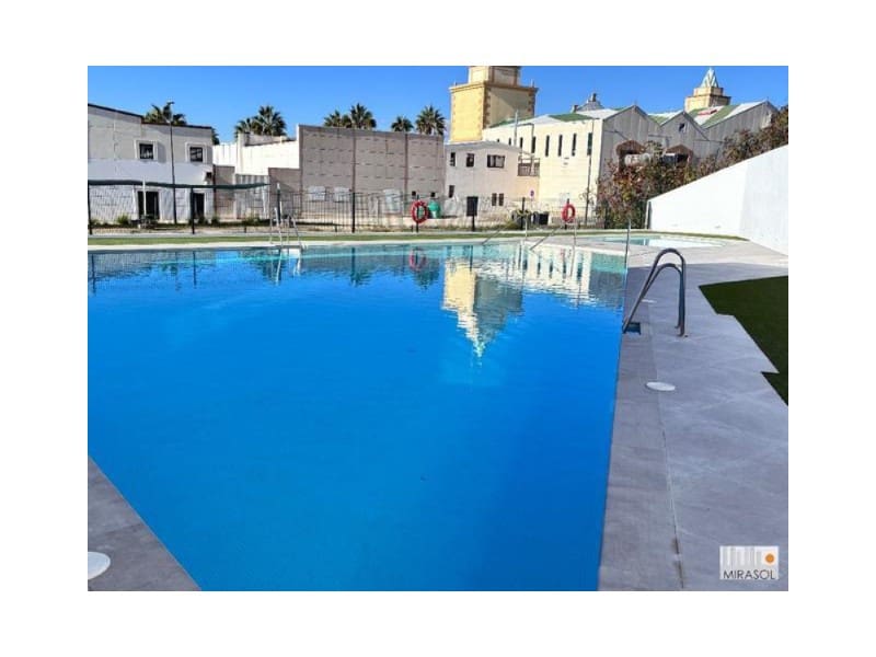 Penthouse de 3 chambres à louer à Estepona - 2 800 € (Ref: 9473201)