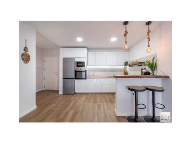 3 sovrum Lägenhet att hyra i Estepona - 2 500 € (Ref: 9473204)