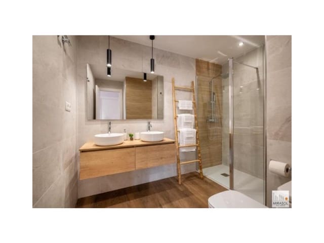 3 sovrum Lägenhet att hyra i Estepona - 2 500 € (Ref: 9473204)