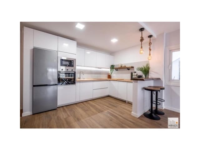 3 sovrum Lägenhet att hyra i Estepona - 2 500 € (Ref: 9473204)