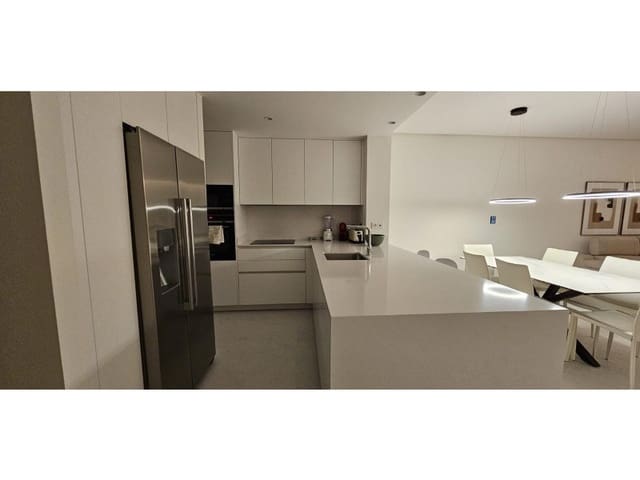 2 makuuhuone Huoneisto vuokrattavana paikassa Las Brisas, Marbella mukana 
autotalli - 4 500 € (Ref: 9485264)