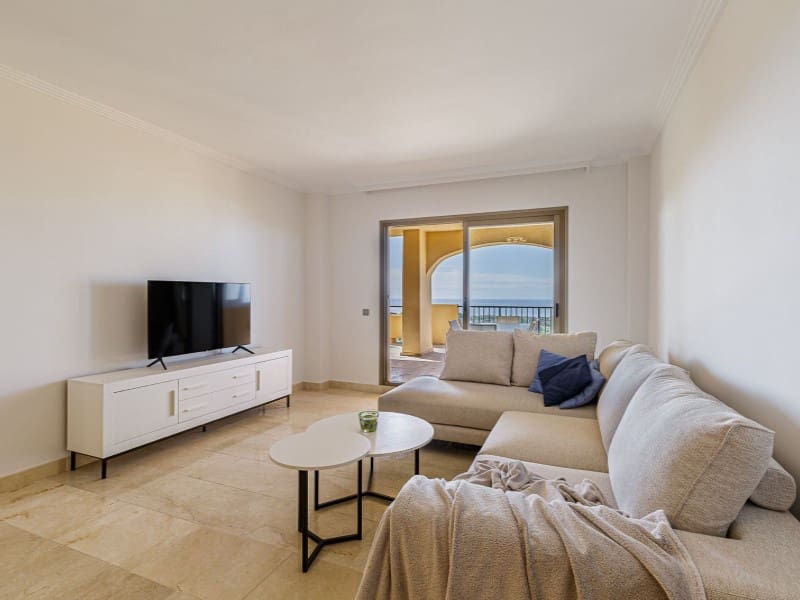 3 bedroom Apartment for rent in Benahavis with garage - € 2,600 (Ref: 9516067)