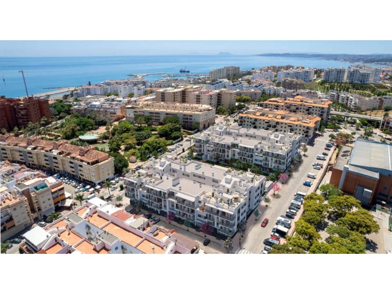 2 bedroom Apartment for sale in Estepona with pool - € 630,000 (Ref: 9551348)