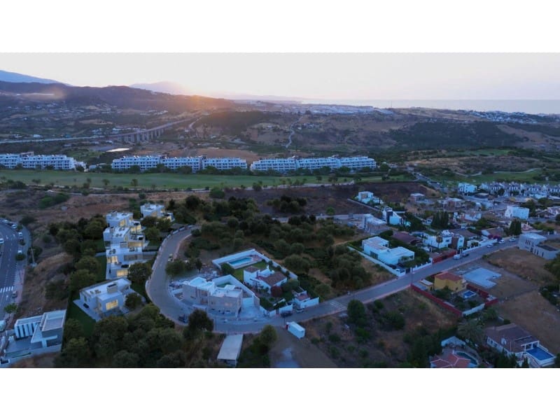 Chalet de 3 habitaciones en Estepona en venta con piscina garaje - 1.800.000 € (Ref: 9555778)