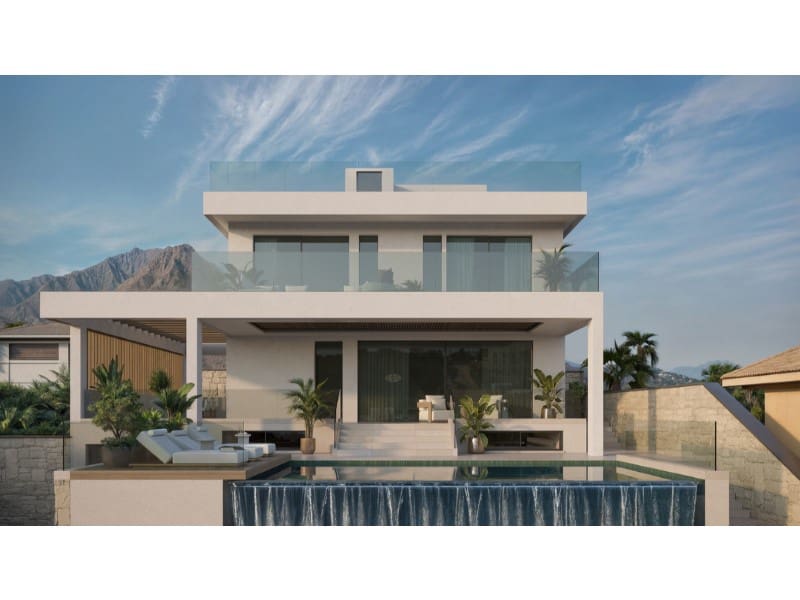 Chalet de 5 habitaciones en Estepona en venta con piscina garaje - 1.765.000 € (Ref: 9555779)