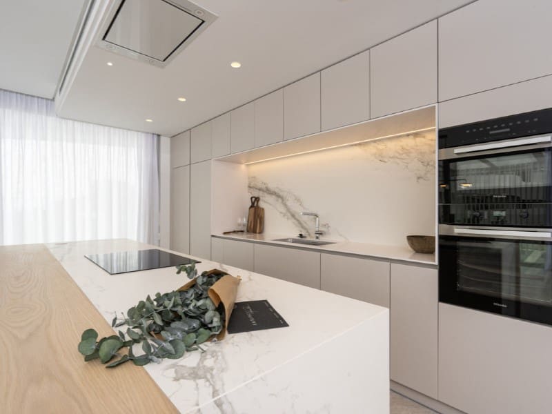 3 sypialnia Apartament na sprzedaż w La Quinta z basenem garażem - 1 199 000 € (Ref: 9568559)