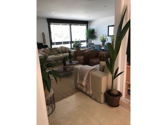 Appartement de 3 chambres à louer à Los Monteros, Marbella avec piscine garage - 2 800 € (Ref: 9571437)