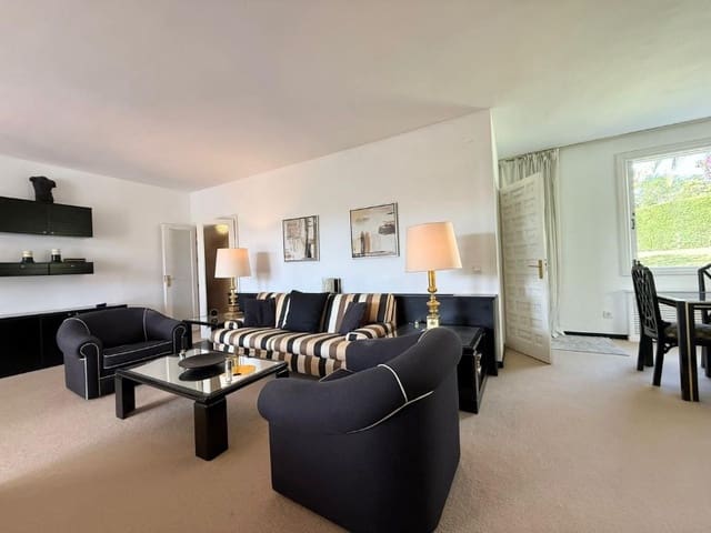 Appartement de 3 chambres à louer à Los Monteros, Marbella avec piscine garage - 6 500 € (Ref: 9571440)