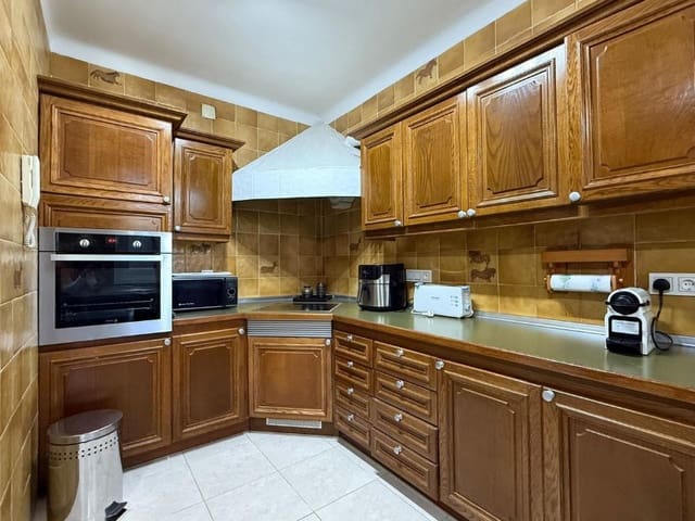 Appartement de 3 chambres à louer à Los Monteros, Marbella avec piscine garage - 6 500 € (Ref: 9571440)