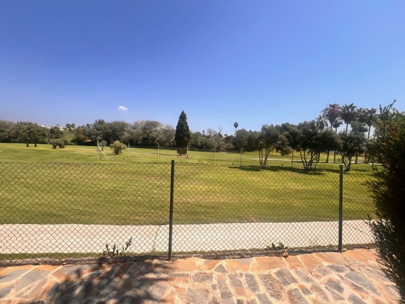 3 bedroom Apartment for rent in San Pedro de Alcantara with pool garage - € 2,000 (Ref: 9571445)