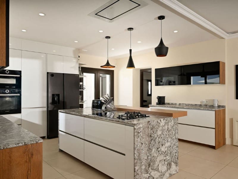 7 soverom Villa til leie i Marbesa med svømmebasseng garasje - € 10 000 (Ref: 9571446)