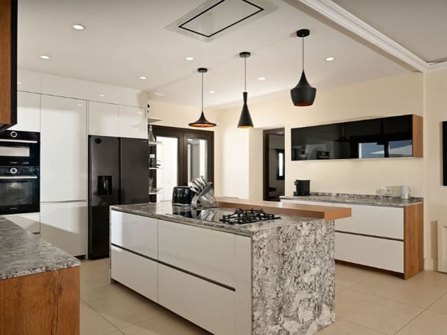 7 soverom Villa til leie i Marbesa, Marbella med svømmebasseng garasje - € 10 000 (Ref: 9571446)