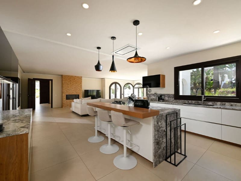 7 soverom Villa til leie i Marbesa med svømmebasseng garasje - € 10 000 (Ref: 9571446)