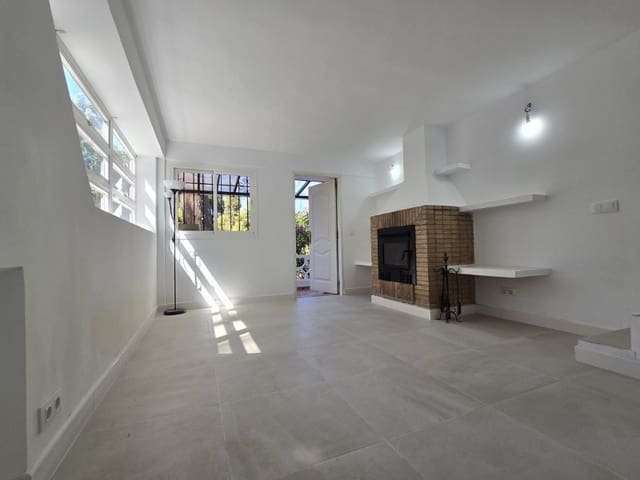 3 sovrum Semi-fristående Villa att hyra i Elviria, Marbella - 2 000 € (Ref: 9571448)