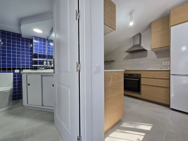 3 sovrum Semi-fristående Villa att hyra i Elviria, Marbella - 2 000 € (Ref: 9571448)