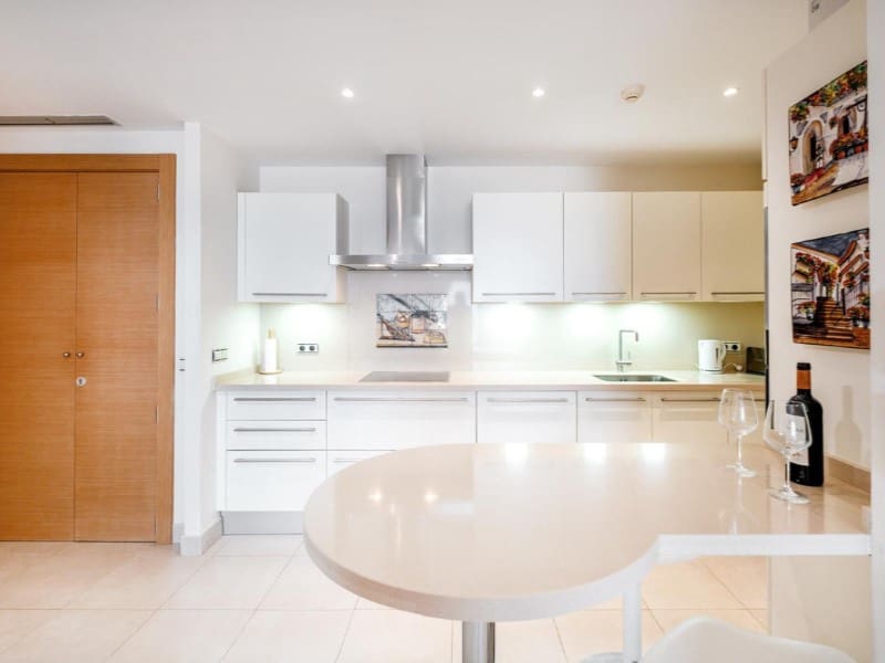 3 quarto Apartamento para arrendar em Marbella com piscina garagem - 2 500 € (Ref: 9571449)