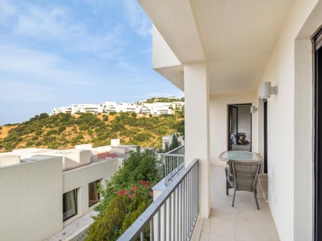 3 bedroom Apartment for rent in Alto de los Monteros, Marbella with pool garage - € 2,500 (Ref: 9571449)