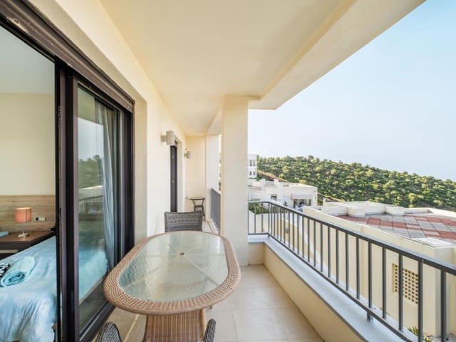 3 bedroom Apartment for rent in Alto de los Monteros, Marbella with pool garage - € 2,500 (Ref: 9571449)