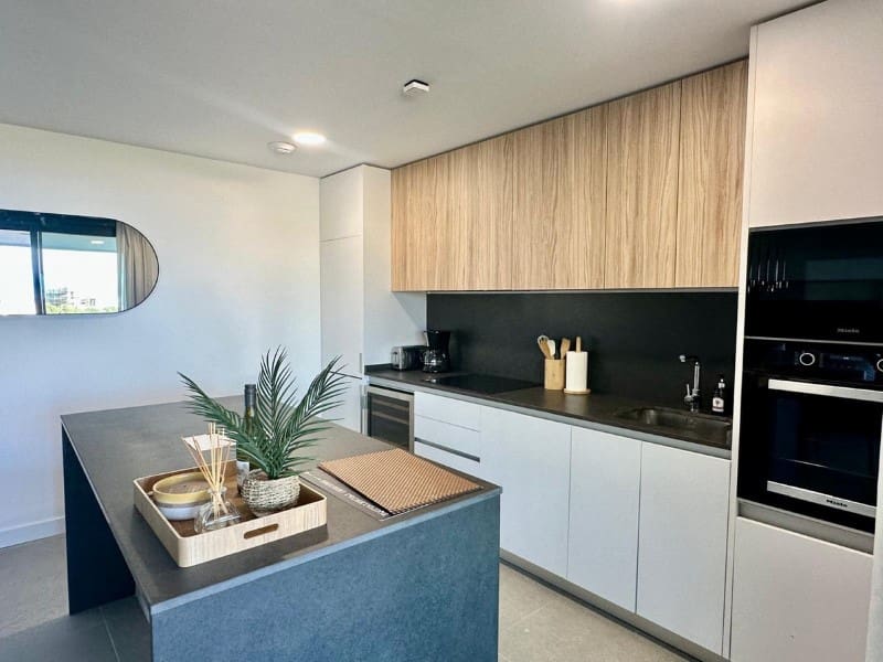 3 soverom Leilighet til leie i Marbella med svømmebasseng garasje - € 4 000 (Ref: 9571450)